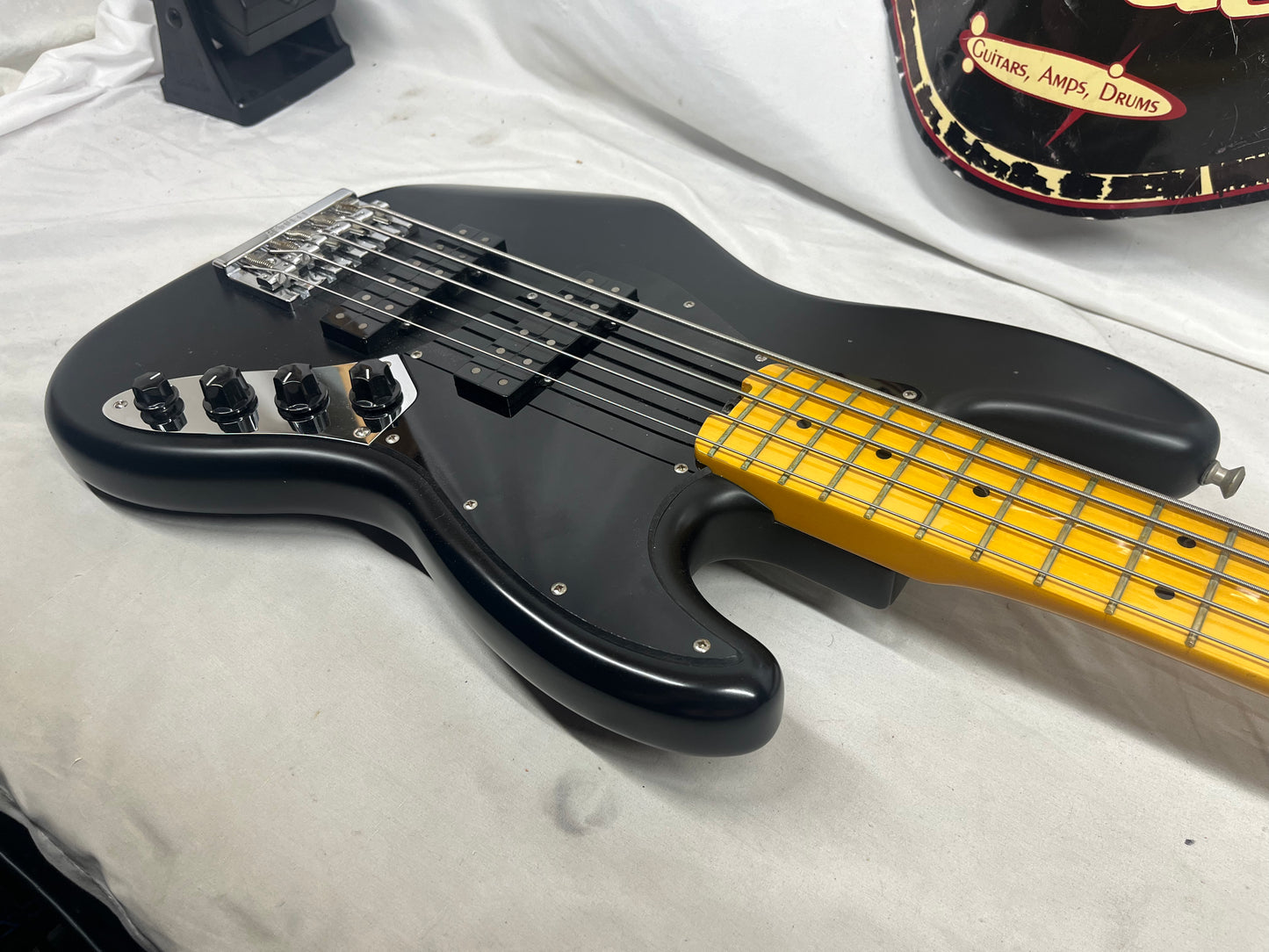 Fender Modern Player Jazz Bass V 5-String Electric Bass