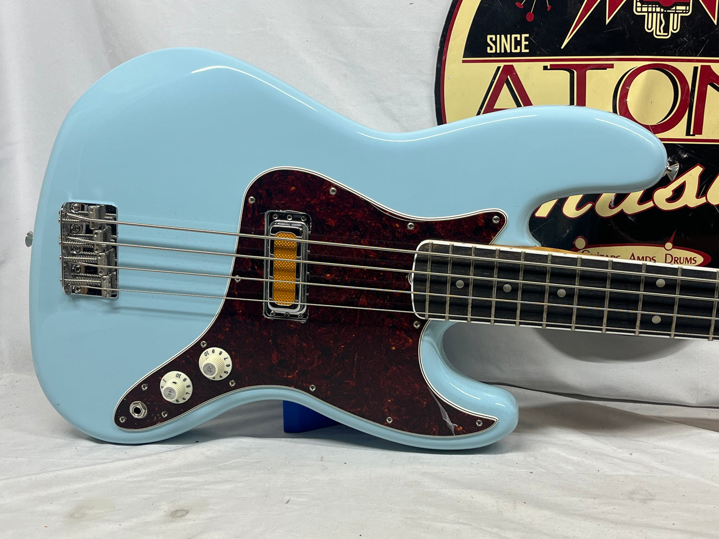 Fender Gold Foil Jazz Bass 4-String Electric Bass - Sonic Blue