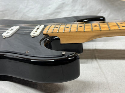 Hamer USA Daytona Guitar S-style with Case - Black / Maple neck