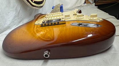 Fender American Deluxe Ash Stratocaster Guitar with Case 2005 - Tobacco Sunburst / Maple neck