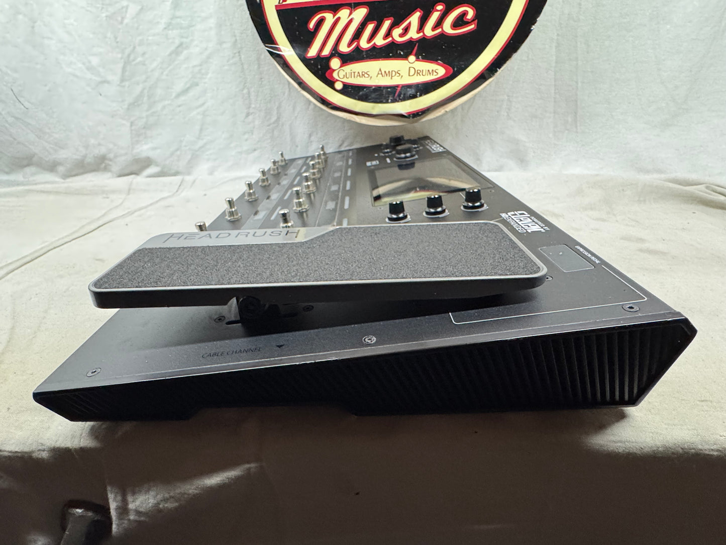 Headrush Pedalboard - Powered by Eleven / HD Expanded - Guitar Amp Modeler Multi-Effects Preamp Pedal with Soft Case