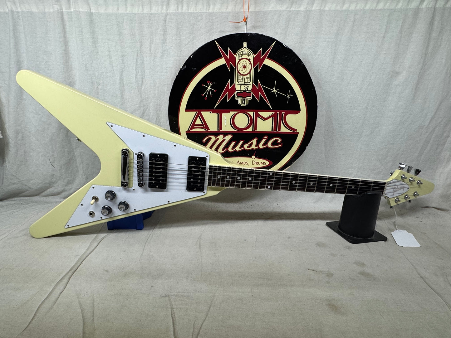 Gibson DSVS00CWCH1 '70s Flying V Guitar with Case 2023 - Classic White