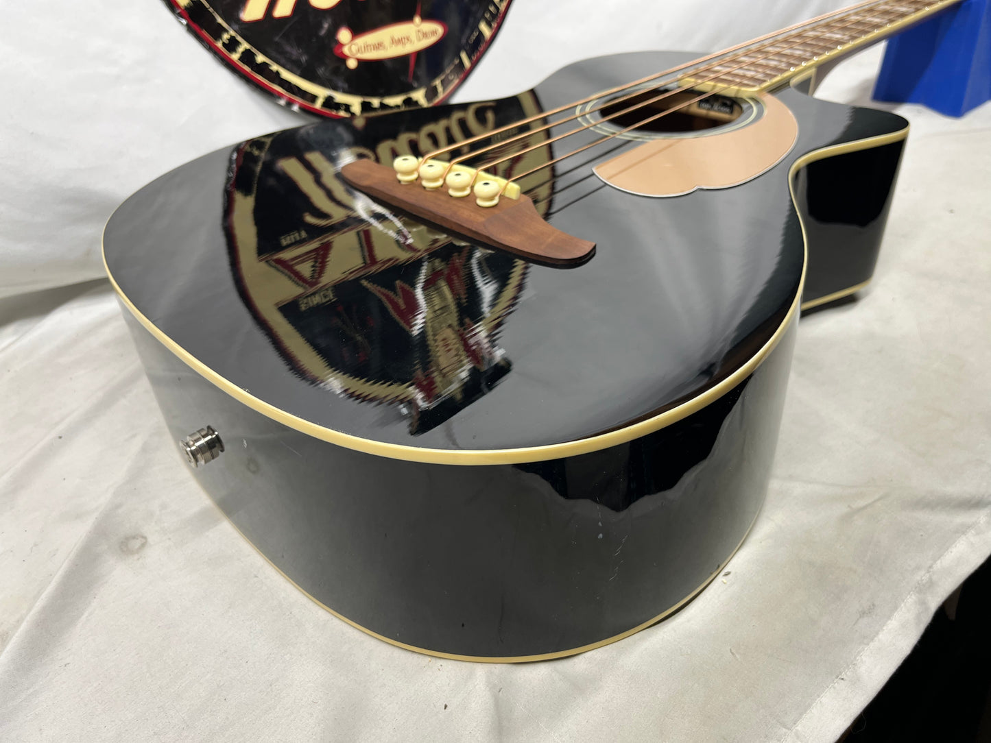 Fender Kingman V2 Acoustic Bass Guitar