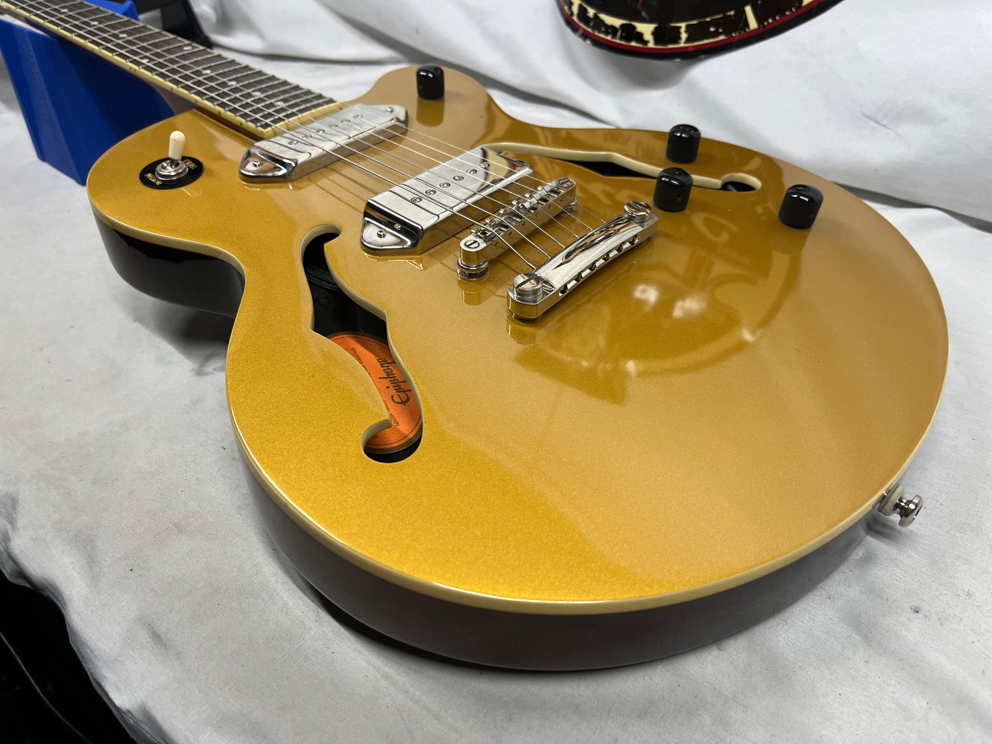 Epiphone Wildkat Studio Semi-Hollow Body Electric Guitar with Case - Metallic Goldtop