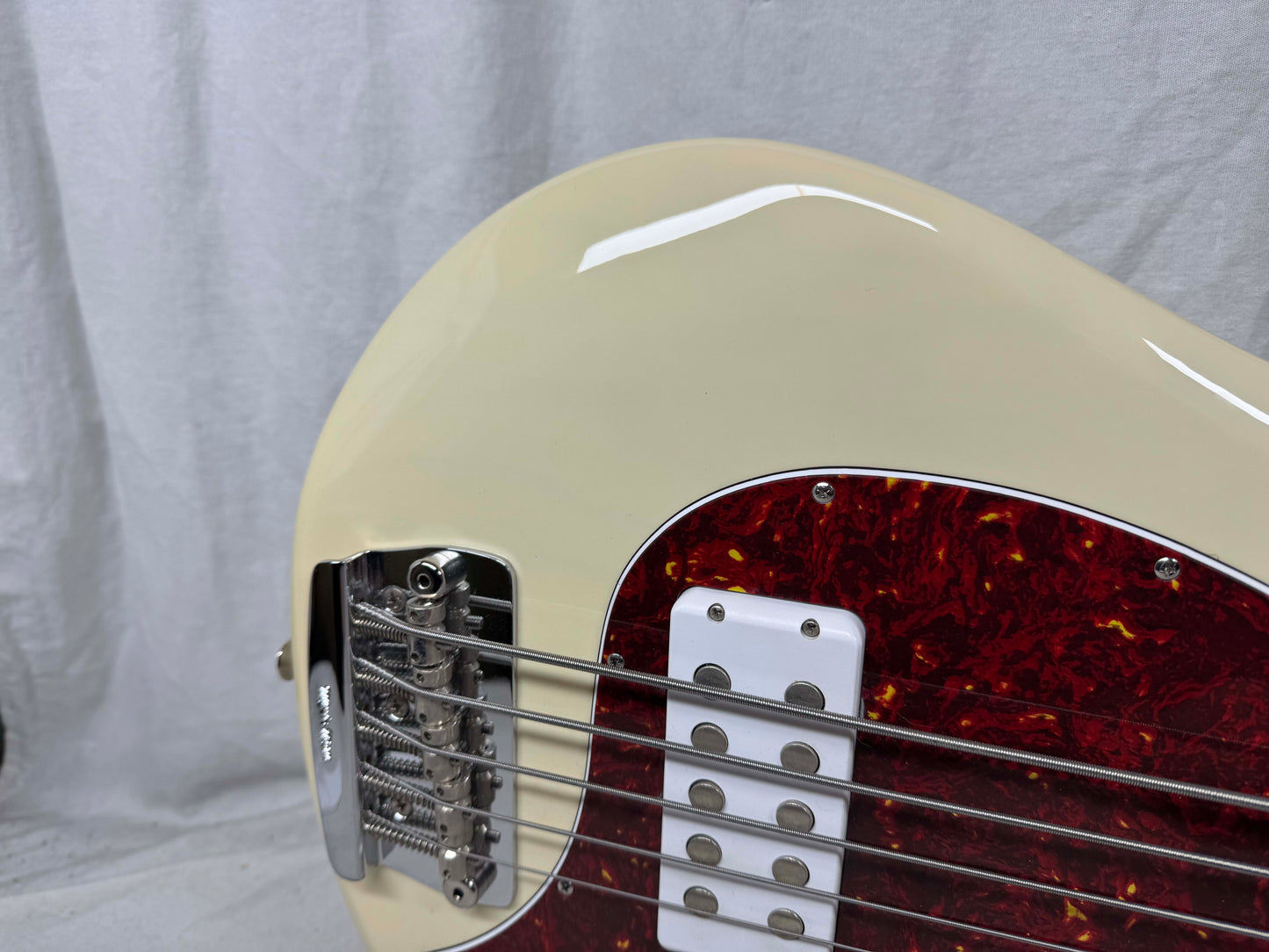 Ernie Ball Music Man 30th Anniversary Stingray sting ray 5 H Bass with Case 2018 - Translucent Buttercream / Roasted maple neck / maple fingerboard
