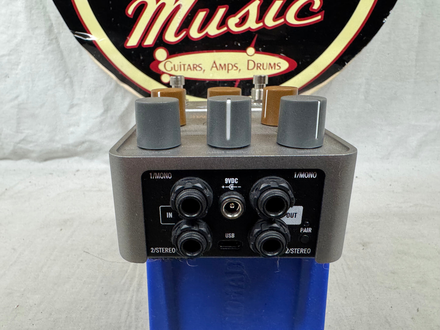 Universal Audio Ox Stomp Dynamic Speaker Emulator Cab Sim Pedal