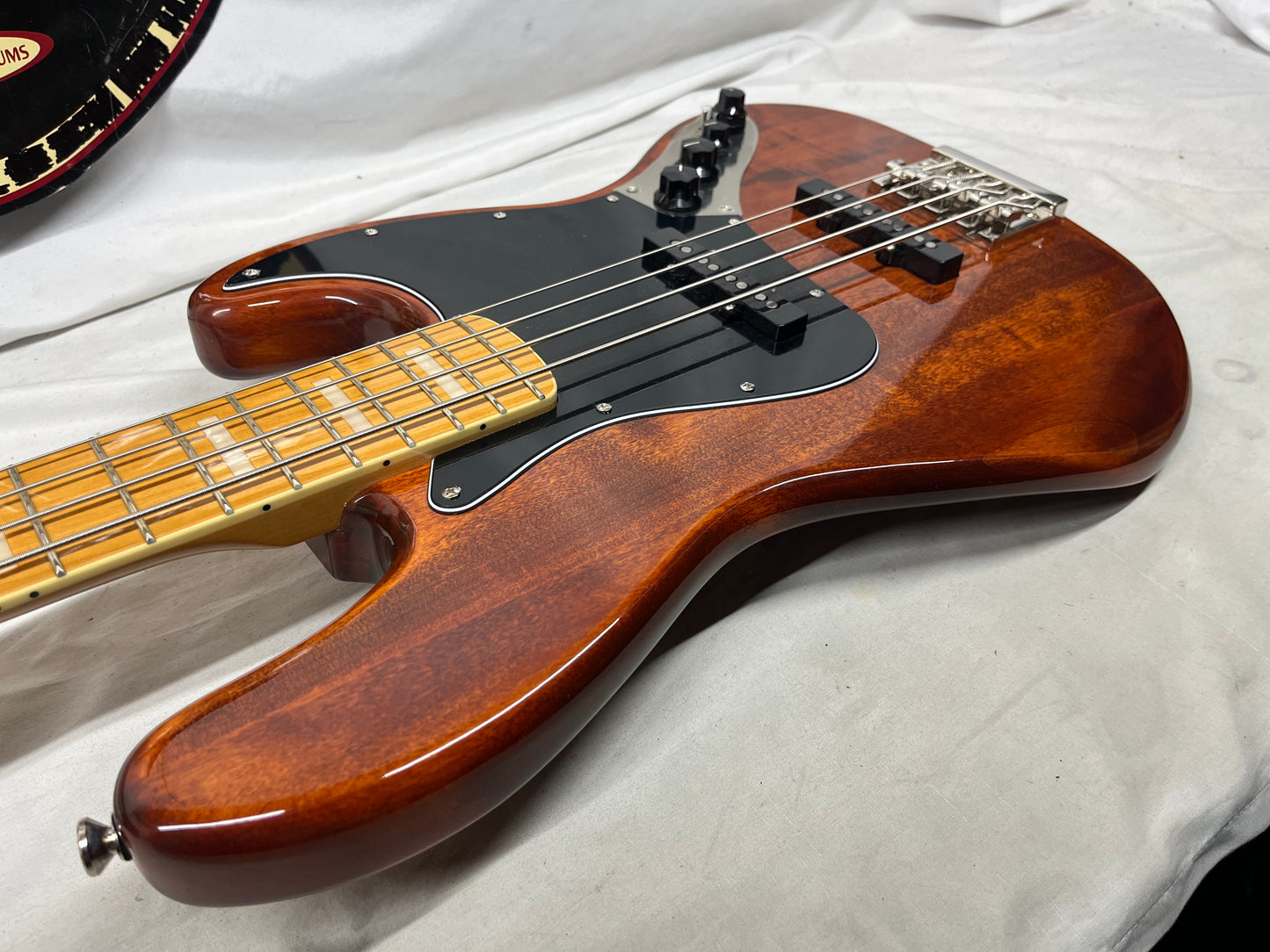 Squier Classic Vibe Active '70s 4-String Electric Jazz Bass - Mocha