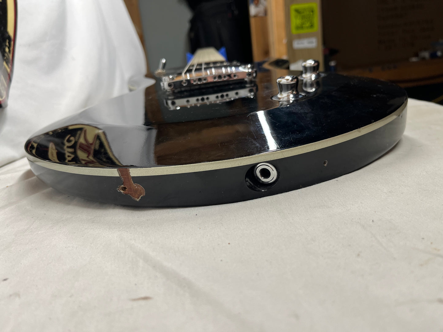 Yamaha AES420 Singlecut Electric Guitar