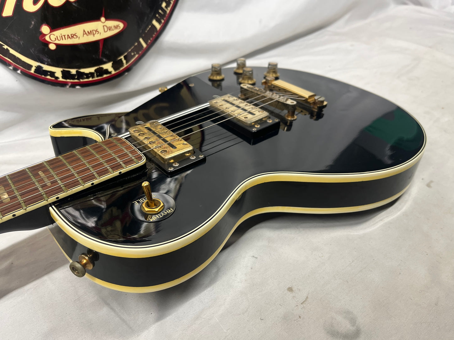 Univox Singlecut LP-Style Electric Guitar with Case