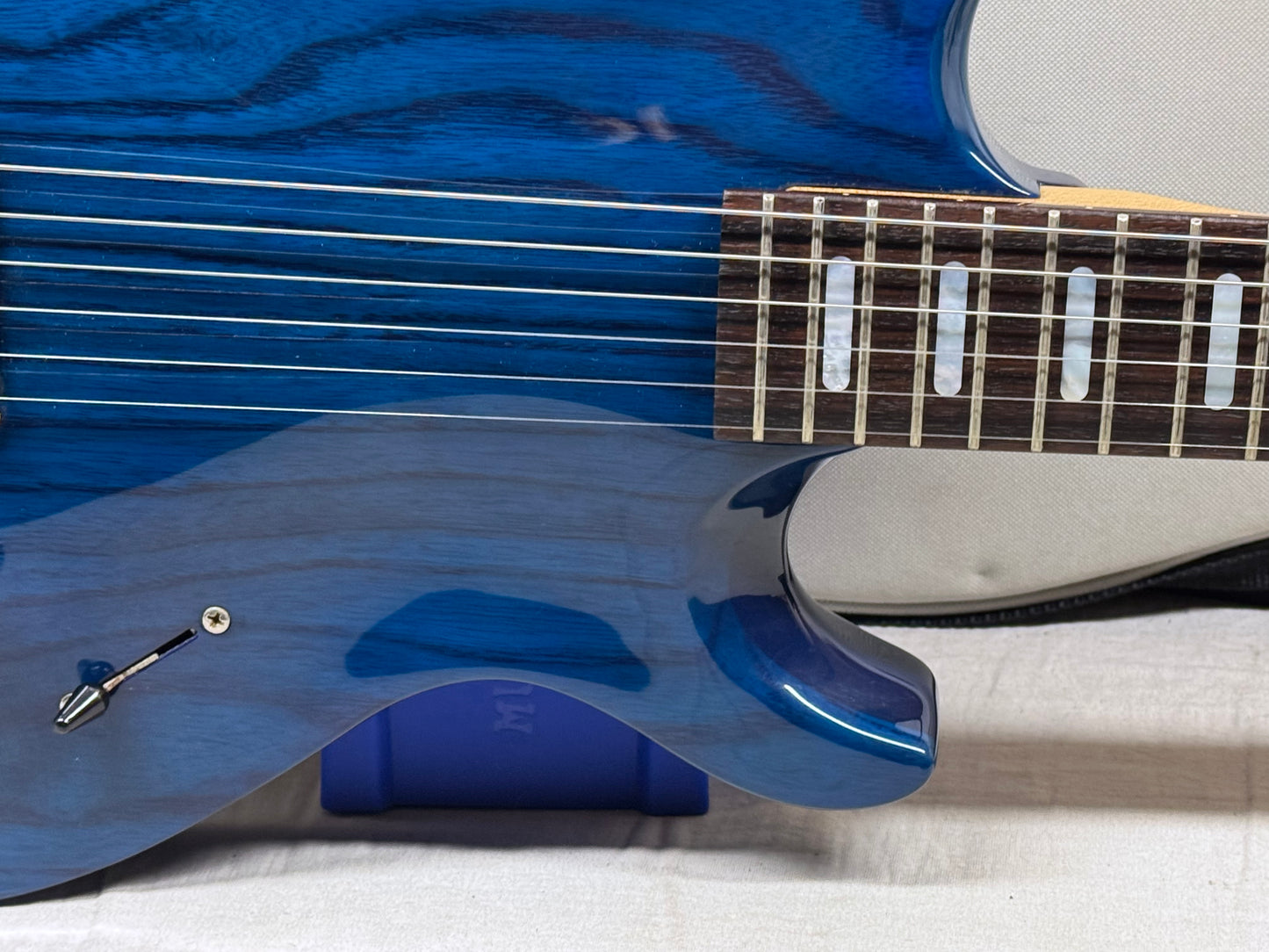 Line 6 Variax 700 Guitar with Gig Bag - MIJ Made In Japan 2006 - Blue