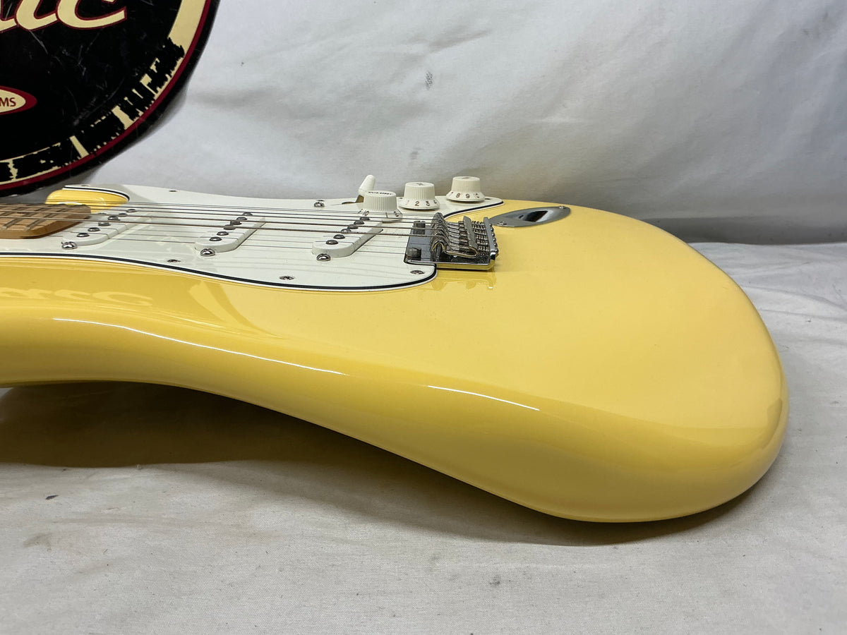 Fender Player Stratocaster 2022 - Butter Cream - Maple Fingerboard