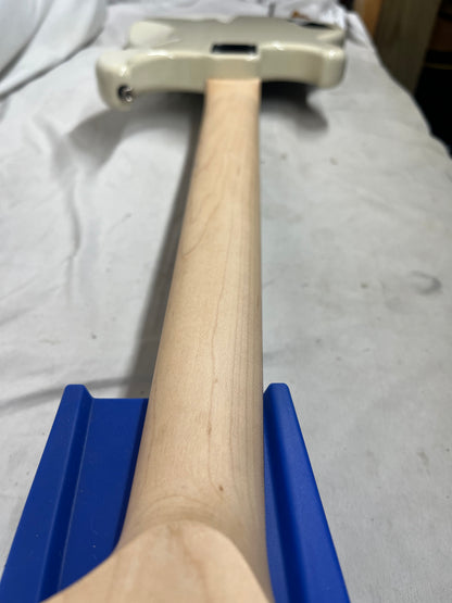 Yamaha Broad Bass Doublecut 4-String Electric Bass