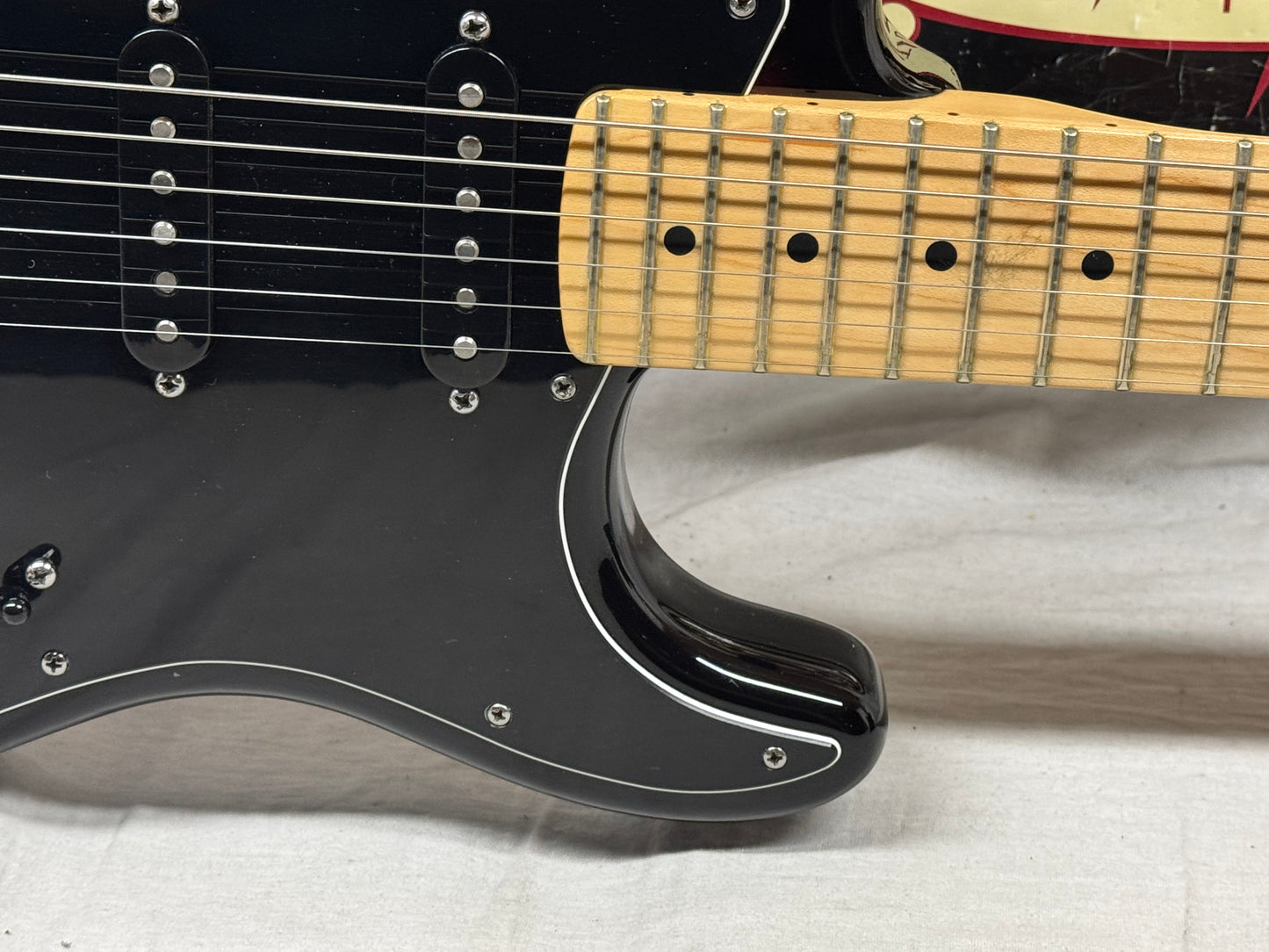 Fender American Standard Stratocaster Guitar with Case 2013 - 3-Color Sunburst / Maple neck