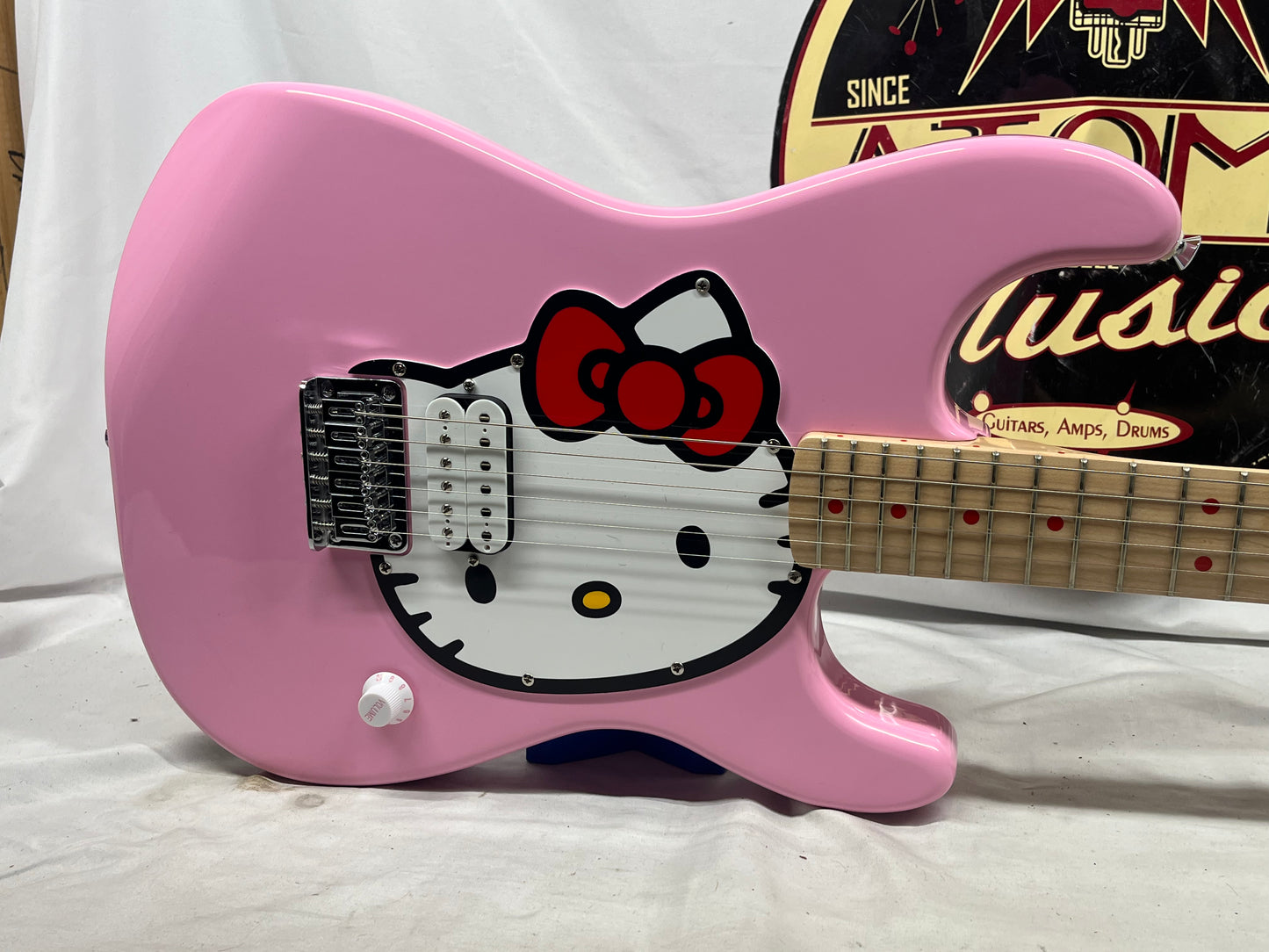 Squier by Fender x Hello Kitty Stratocaster Strat Electric Guitar 2024 with Hello Kitty Gig Bag - Pink