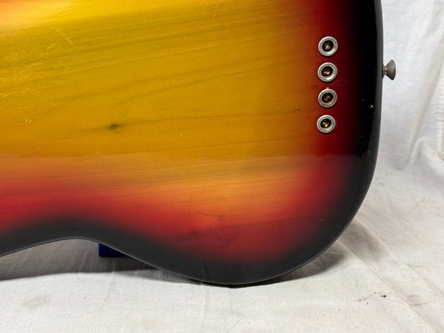 Fender USA Mustang 4-string Bass with Case 1974 - 3-Color Sunburst / Rosewood fingerboard