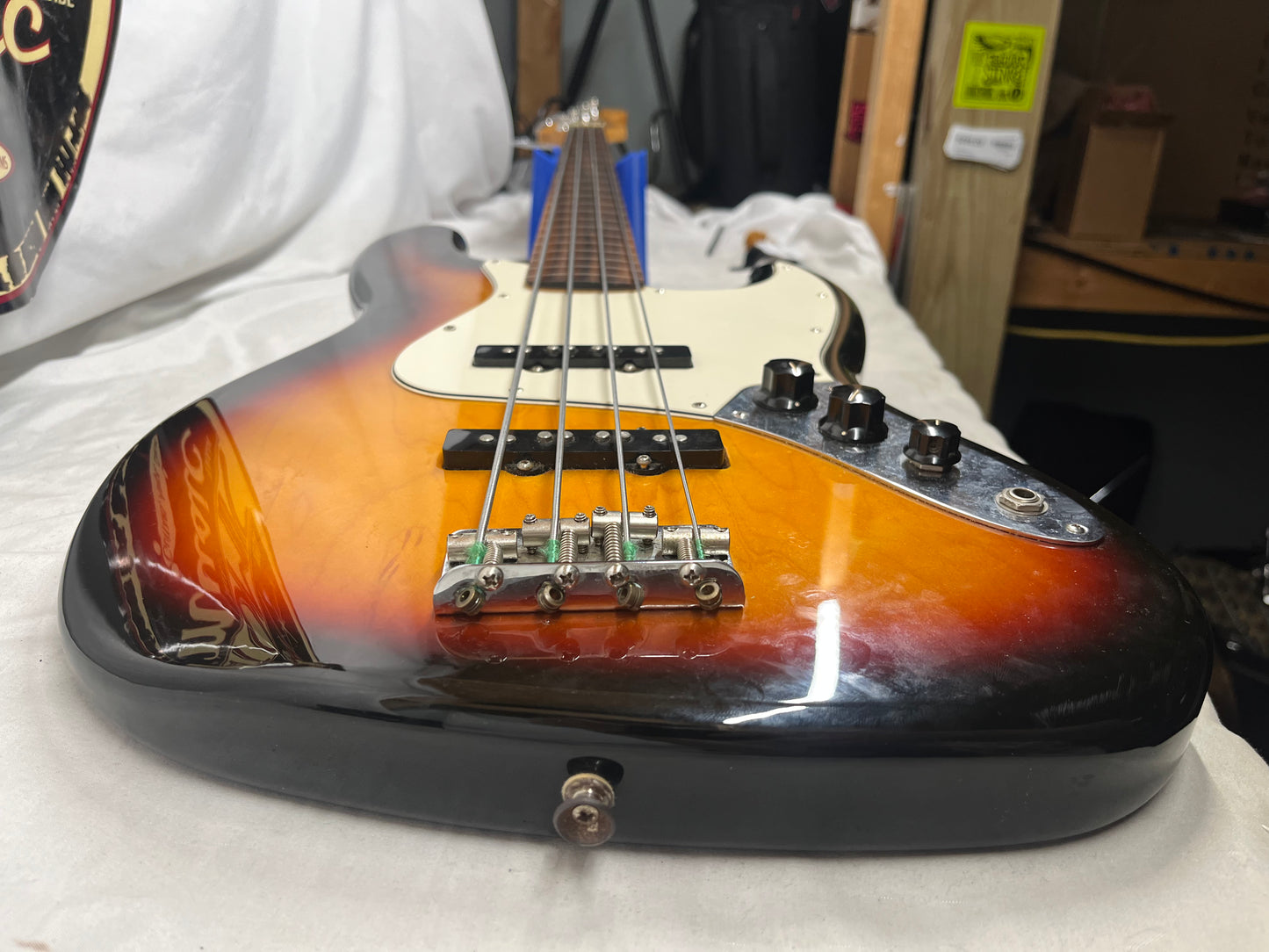 Fender Standard Fretless 4-String Electric Jazz Bass - Brown Sunburst