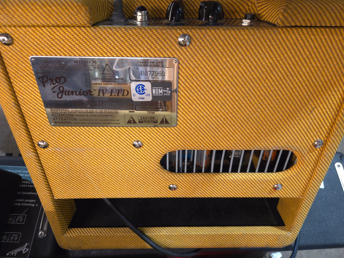 Fender Pro Junior IV 15-Watt 1x10" Guitar Combo Amplifier - Lacquered Tweed