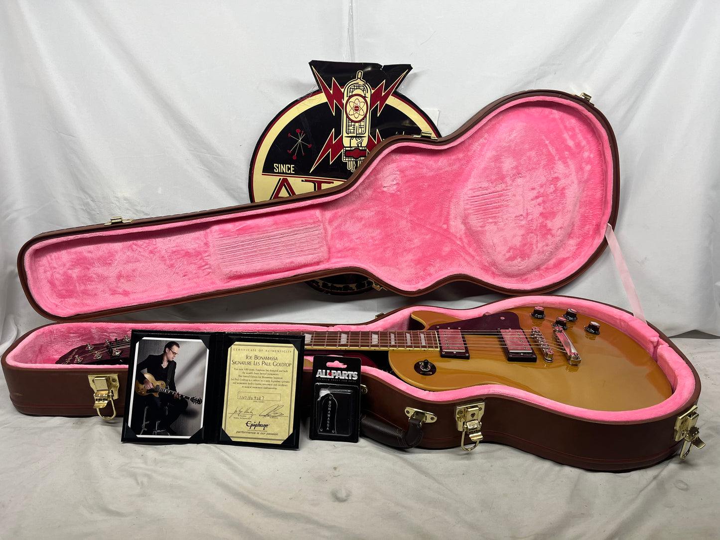 Epiphone Joe Bonamassa Singature Les Paul Singlecut Electric Guitar with Case - Goldtop