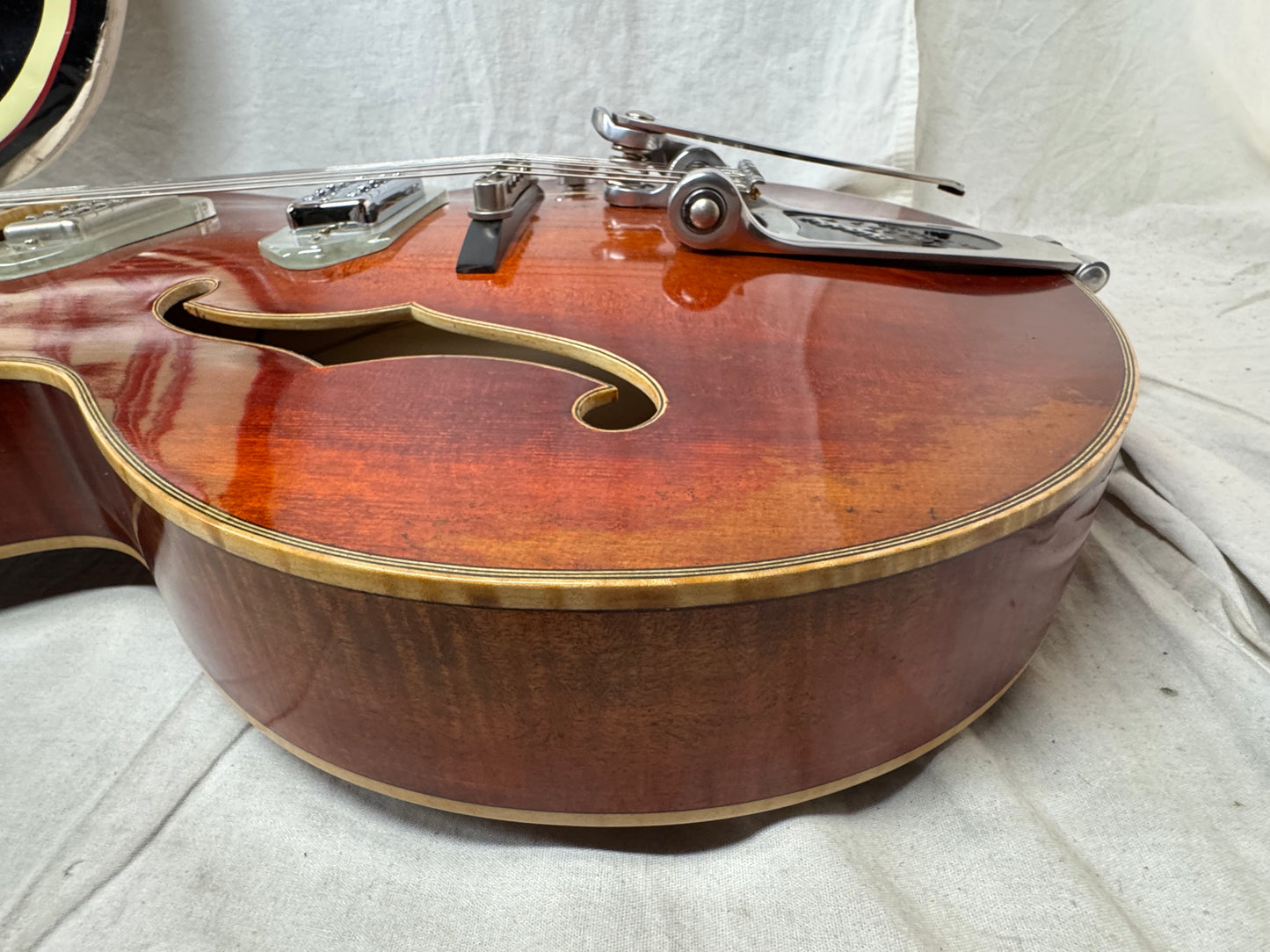 Eastman T58/V t 58 Archtop Hollowbody Guitar with Case