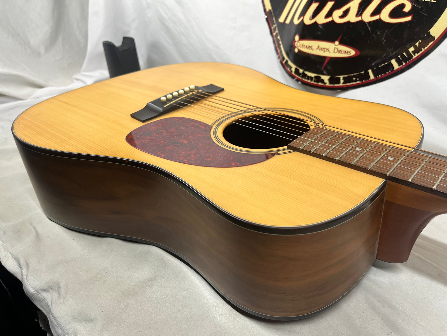 American Acoustech ESVL-1 Acoustic Guitar