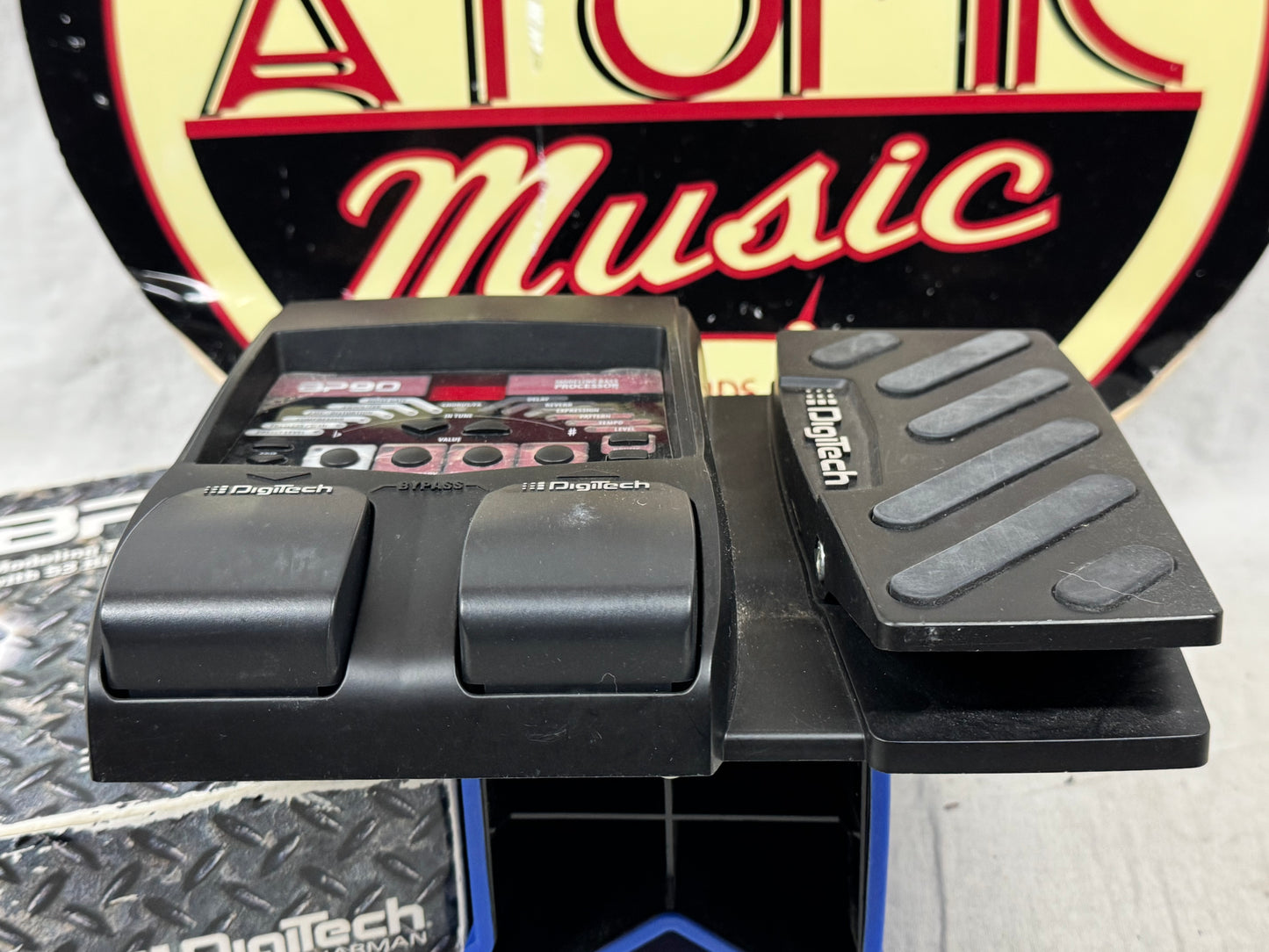 DigiTech BP90 Bass Multi-Effects Pedal with Box