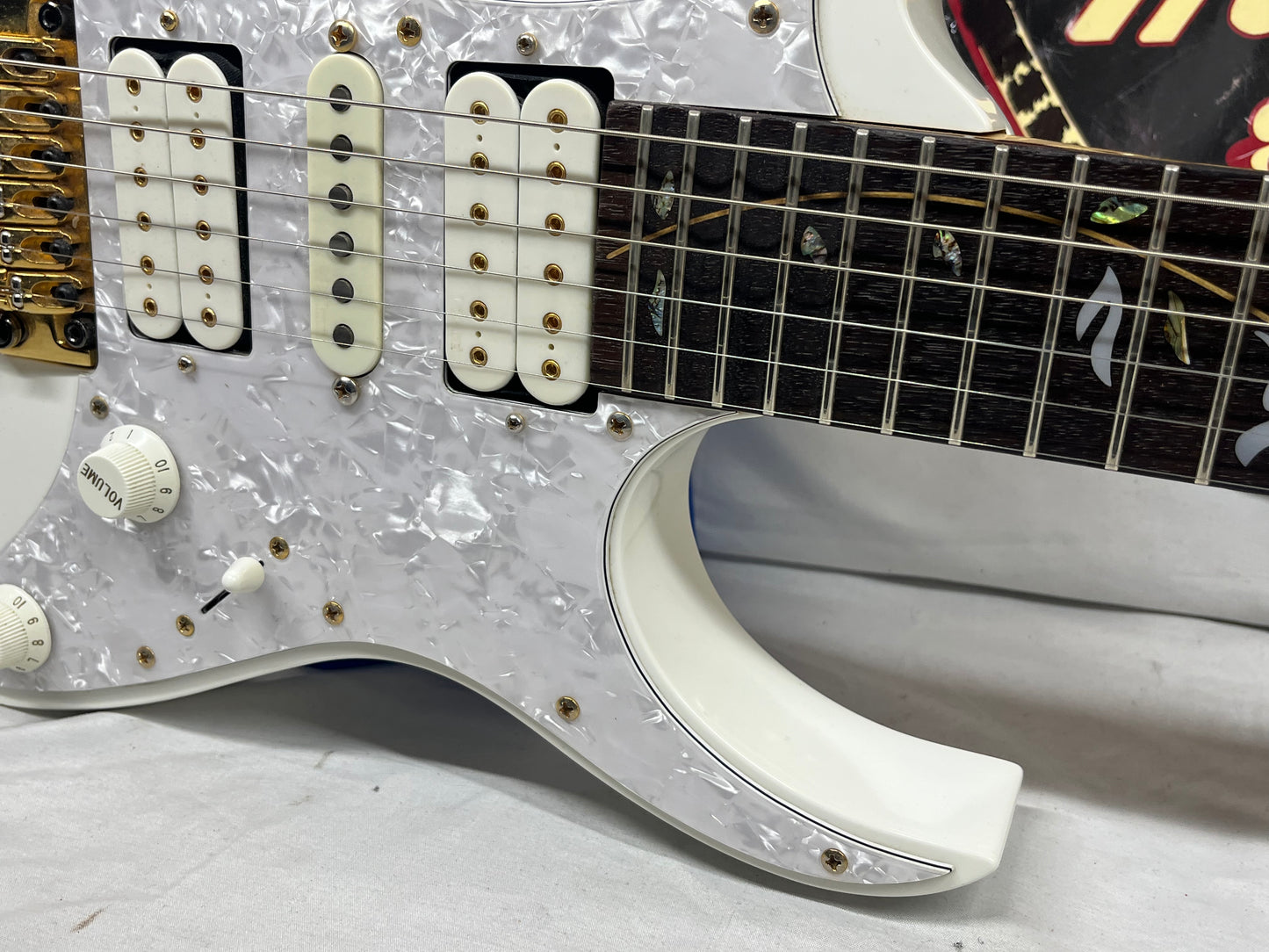 Ibanez JEM7V Prestige Steve Vai Signature HSH Electric Guitar with Hard Case - White