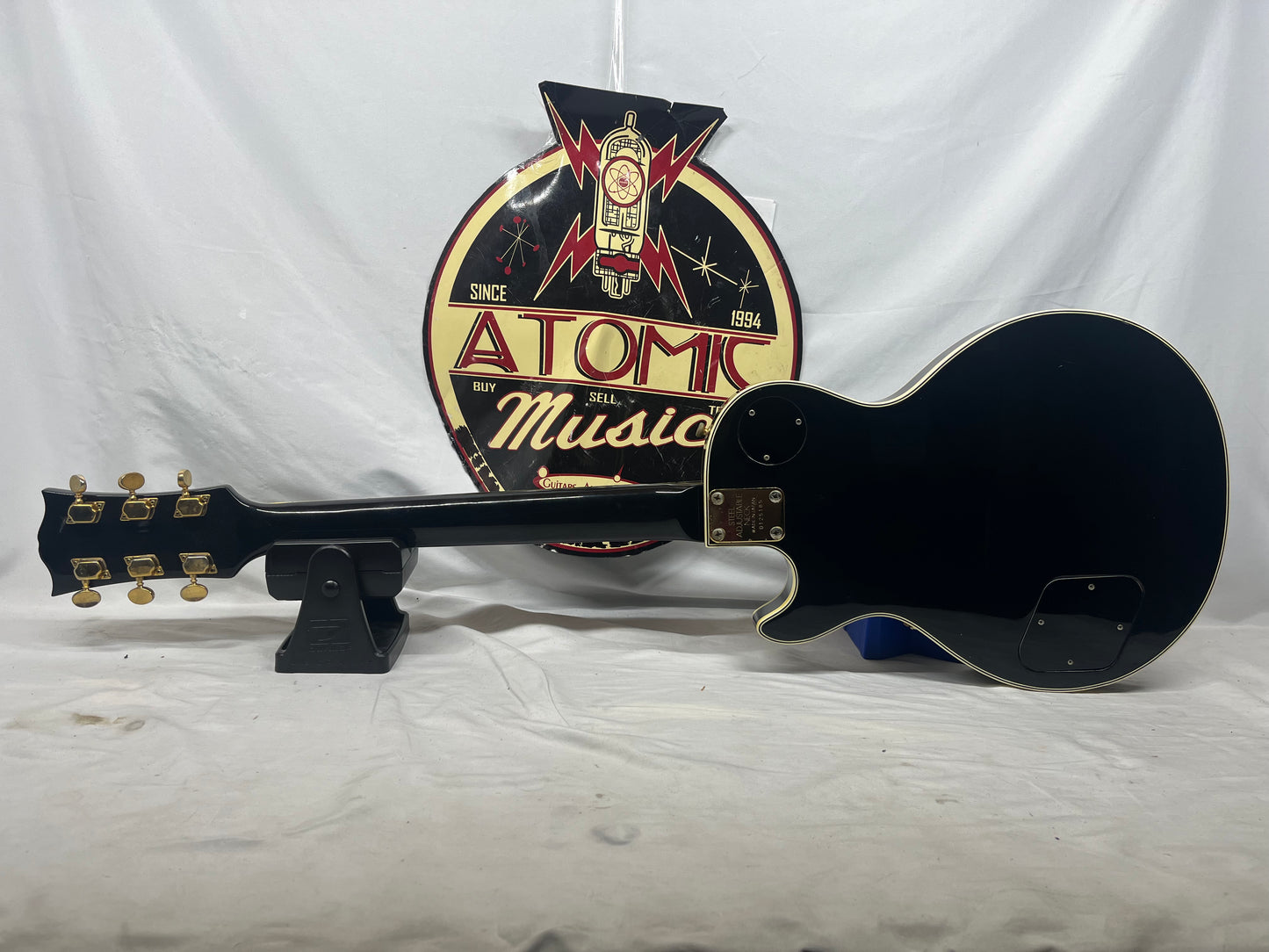 Univox Singlecut LP-Style Electric Guitar with Case