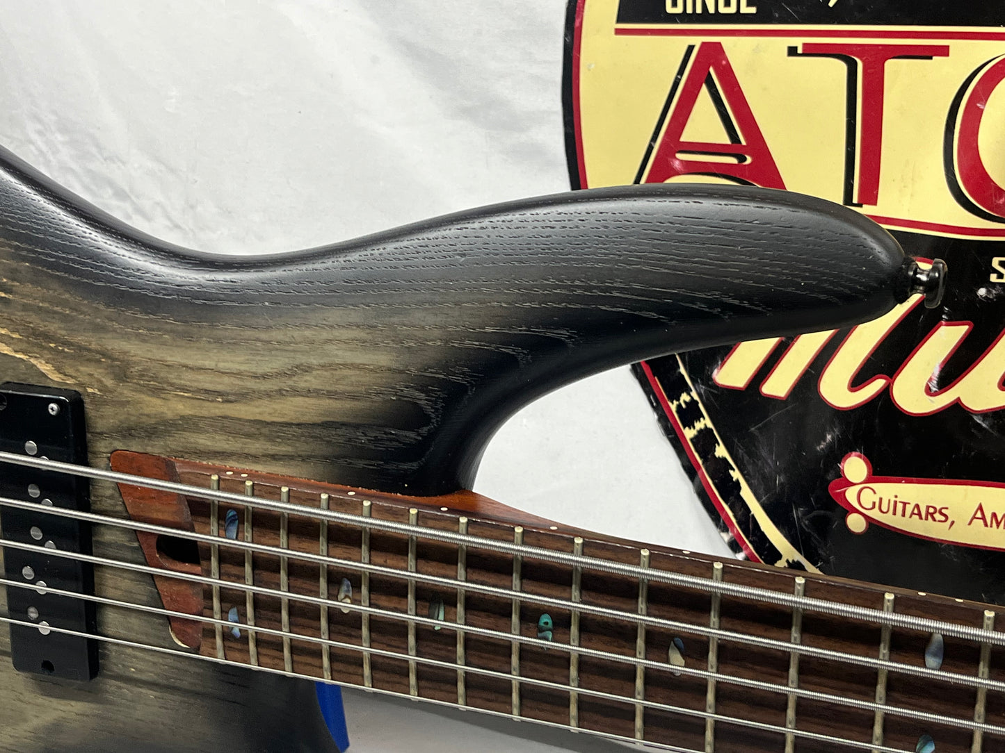 Ibanez Soundgear SR605E 5-String Electric Bass