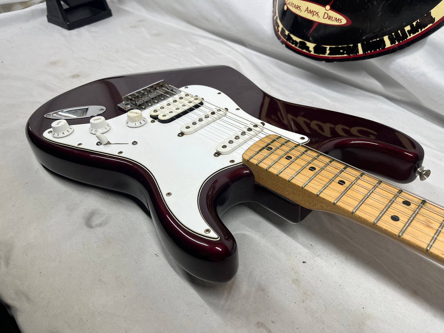 Fender Standard Stratocaster Strat HSS MIM - Made in Mexico - Midnight Wine
