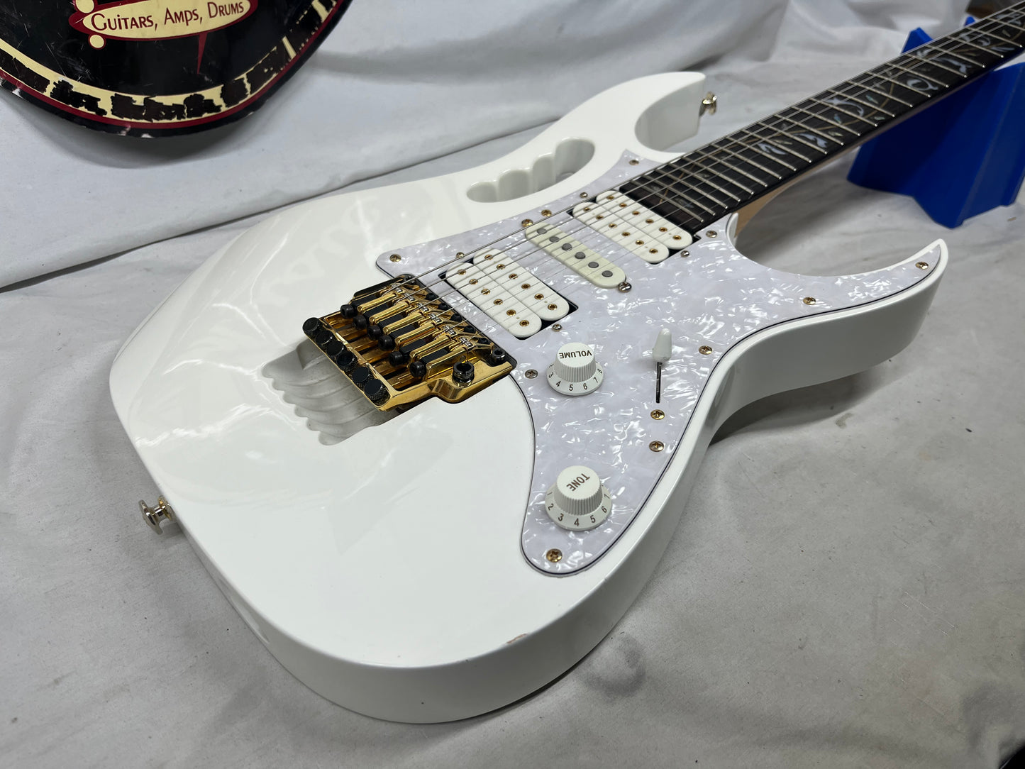 Ibanez JEM7V Prestige Steve Vai Signature HSH Electric Guitar with Hard Case - White
