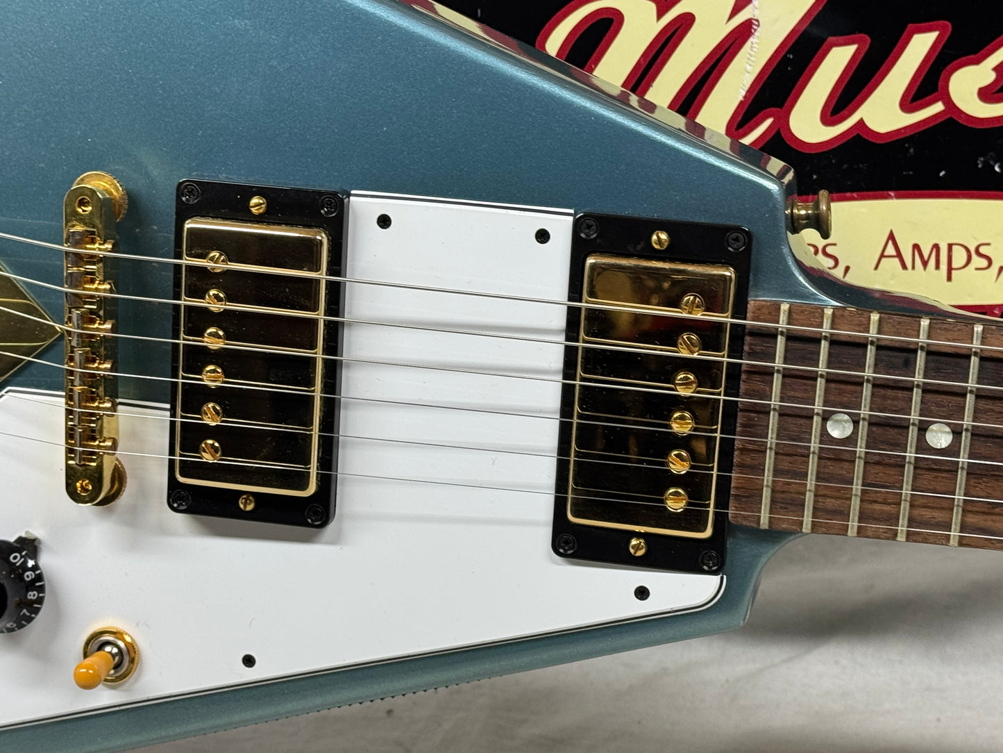 Gibson USA Custom Shop '59 1959 Reissue Flying V Guitar with COA + Case - Pelham Blue