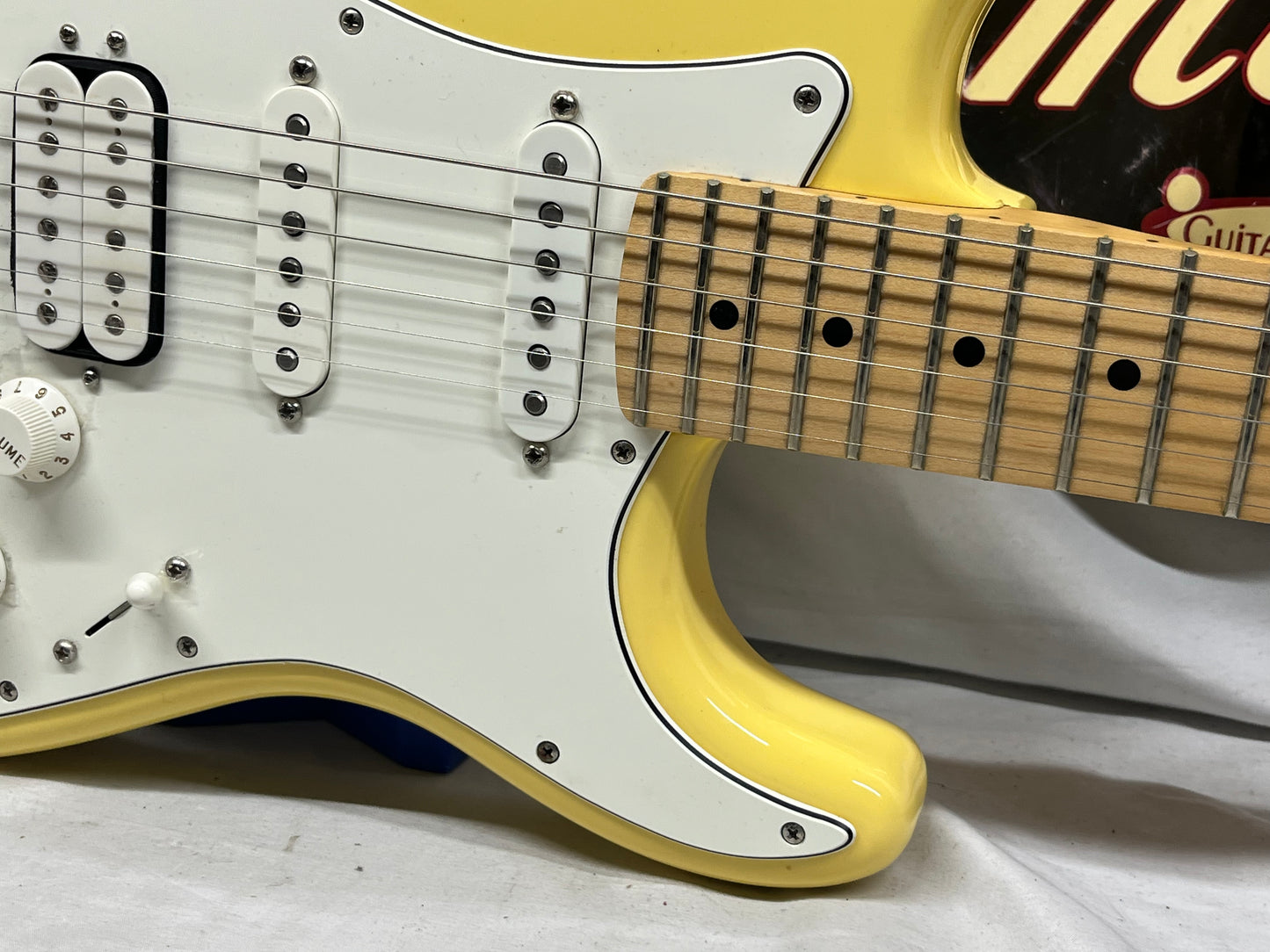 Fender Player Stratocaster Strat HSS Electric Guitar MIM - Made in Mexico - Buttercream
