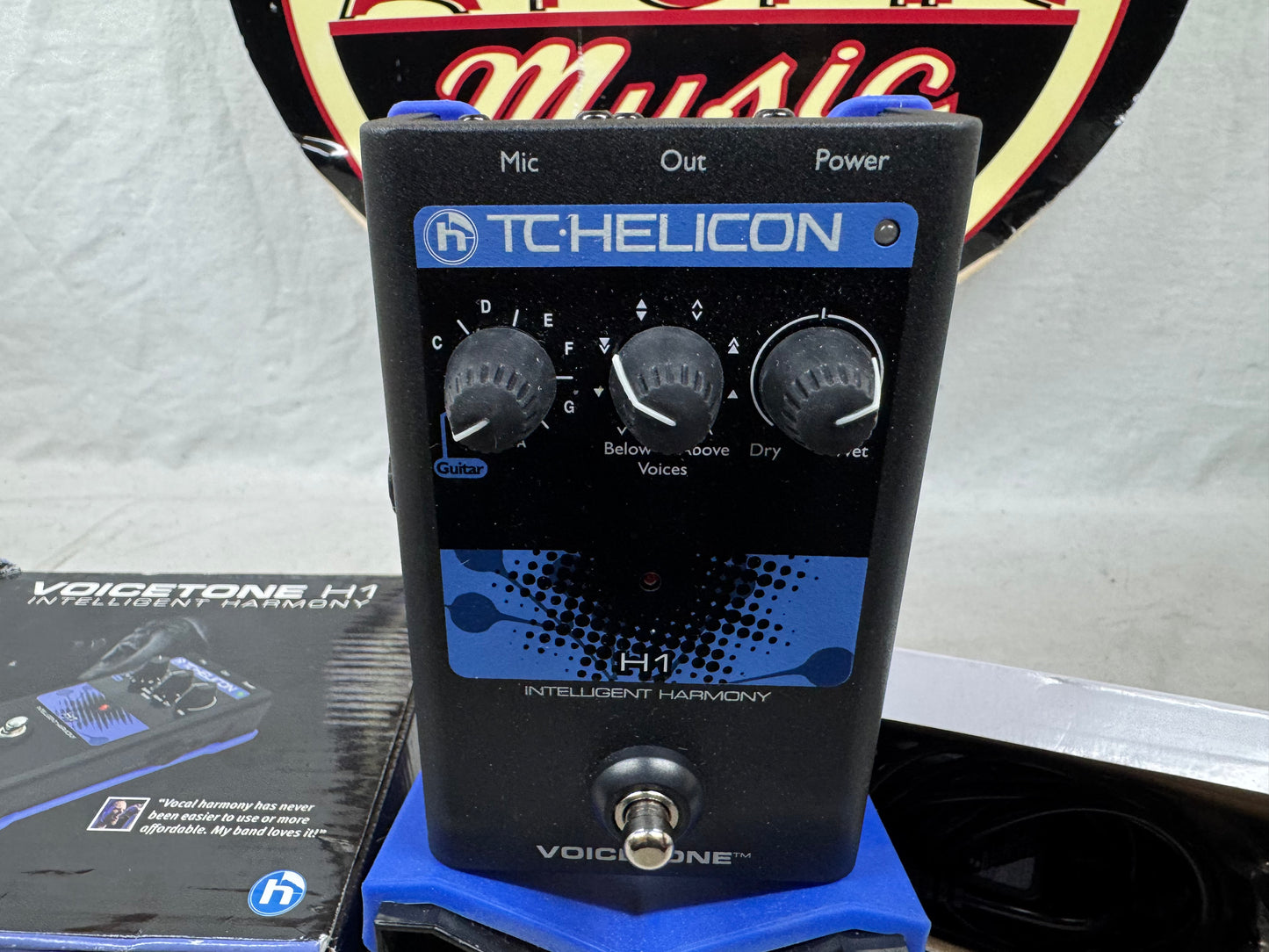 TC Helicon VoiceTone H1 Intelligent Harmony Pedal with Power Supply + Box