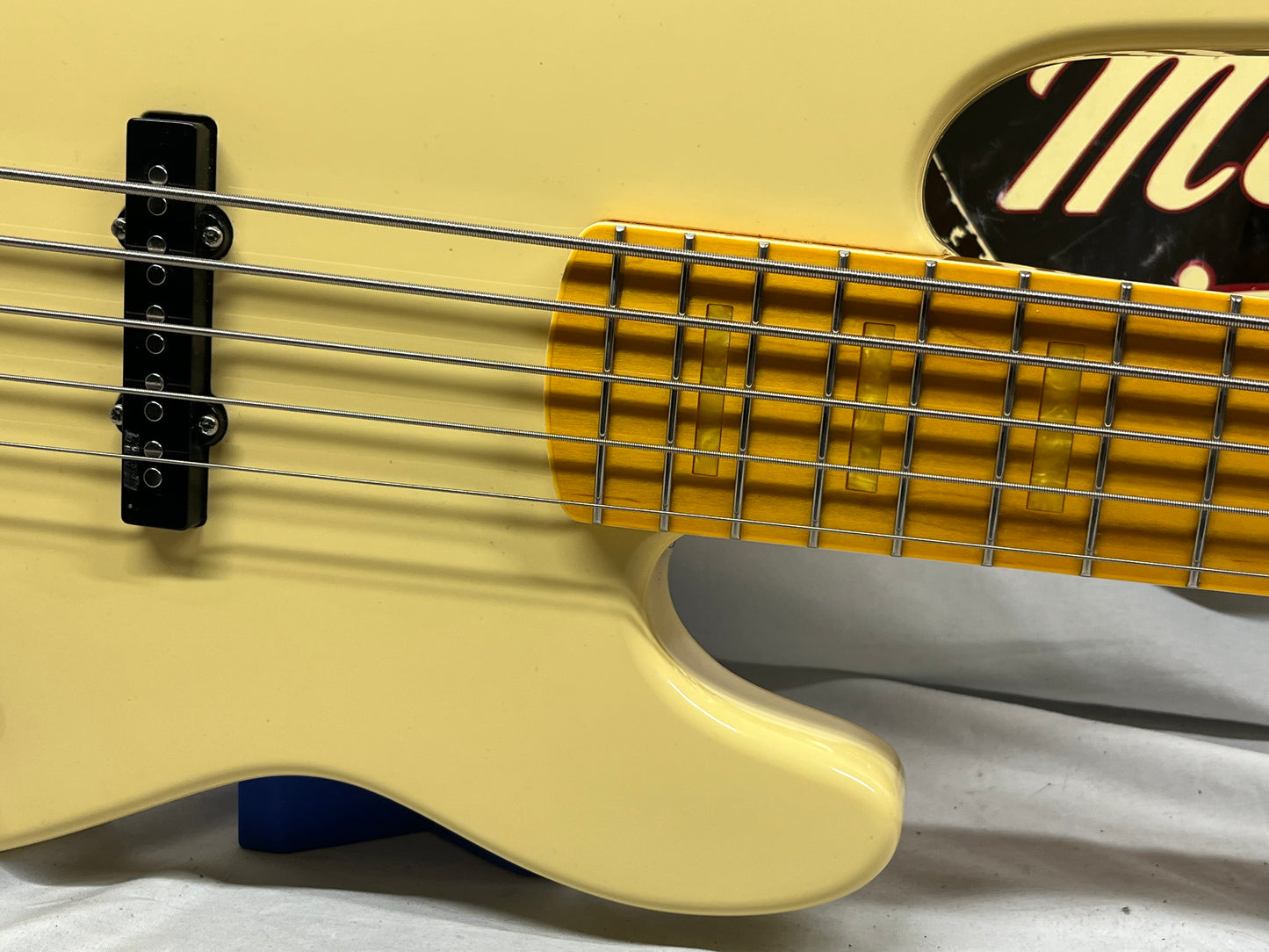 Markbass GV Series GV 5 gv5 Gloxy Val CR MP 5-String Bass with Gig Bag - Cream