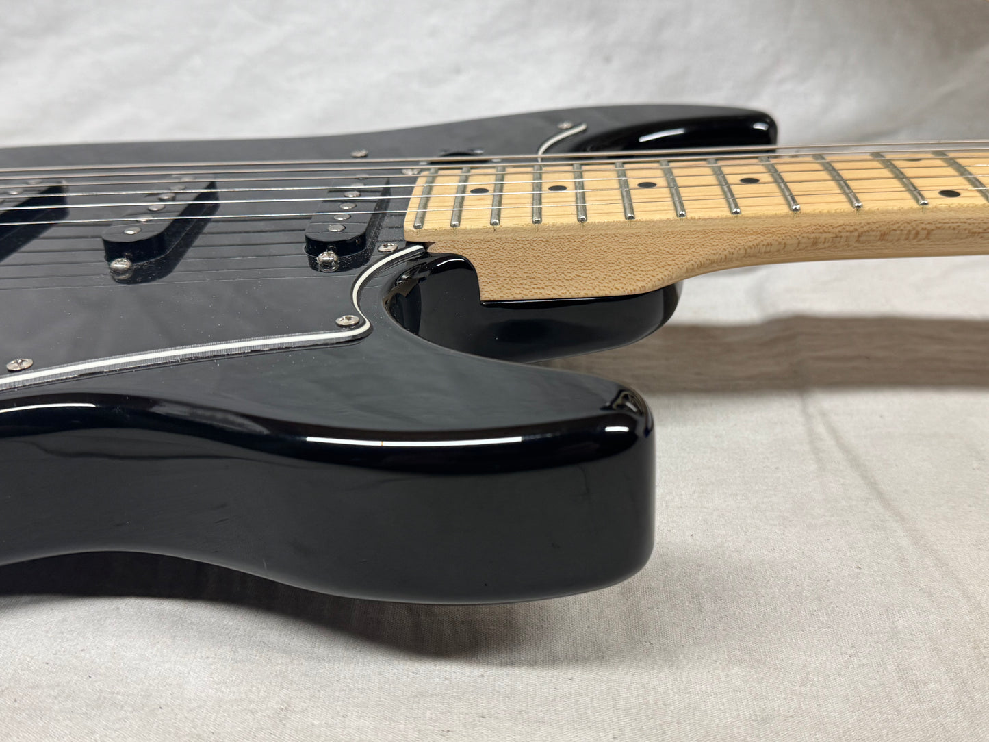 Line 6 JTV-69S jtv69s James Tyler Variax Modeling Guitar with Gig Bag 2013