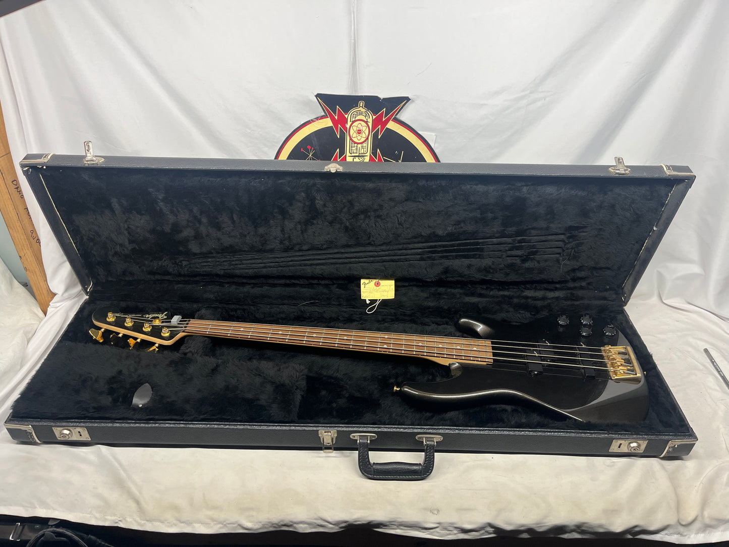 Fender Precision Bass P-Bass Lyte 4-String Electric Bass with Hard Case MIJ - Made in Japan