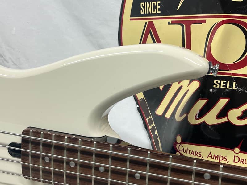 Yamaha RBX-200 4-String Doublecut Electric Bass - Image 3