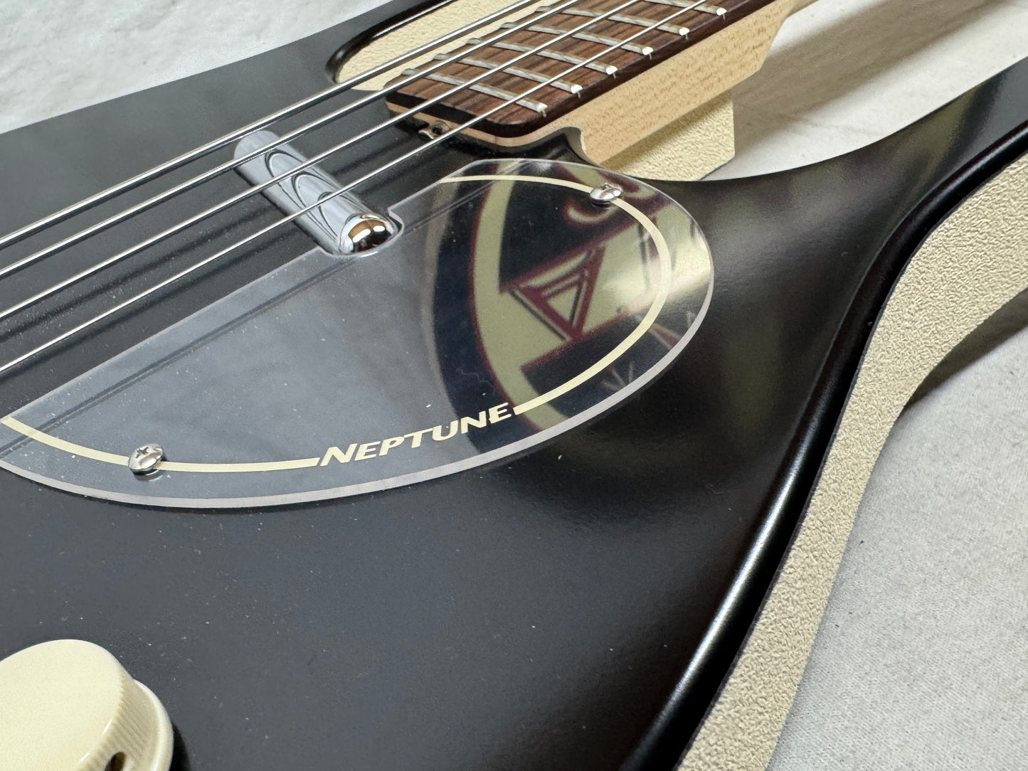 Jerry Jones Neptune Series Longhorn Bass4 4-string Bass with Case 1990s