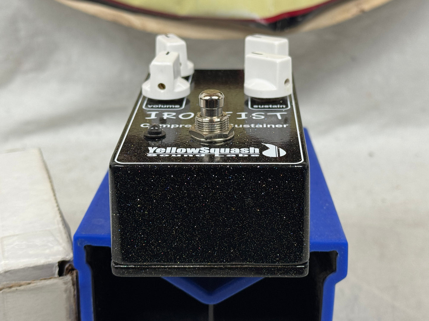 YellowSquash Sound Labs Iron Fist Compressor Sustainer Pedal with Box