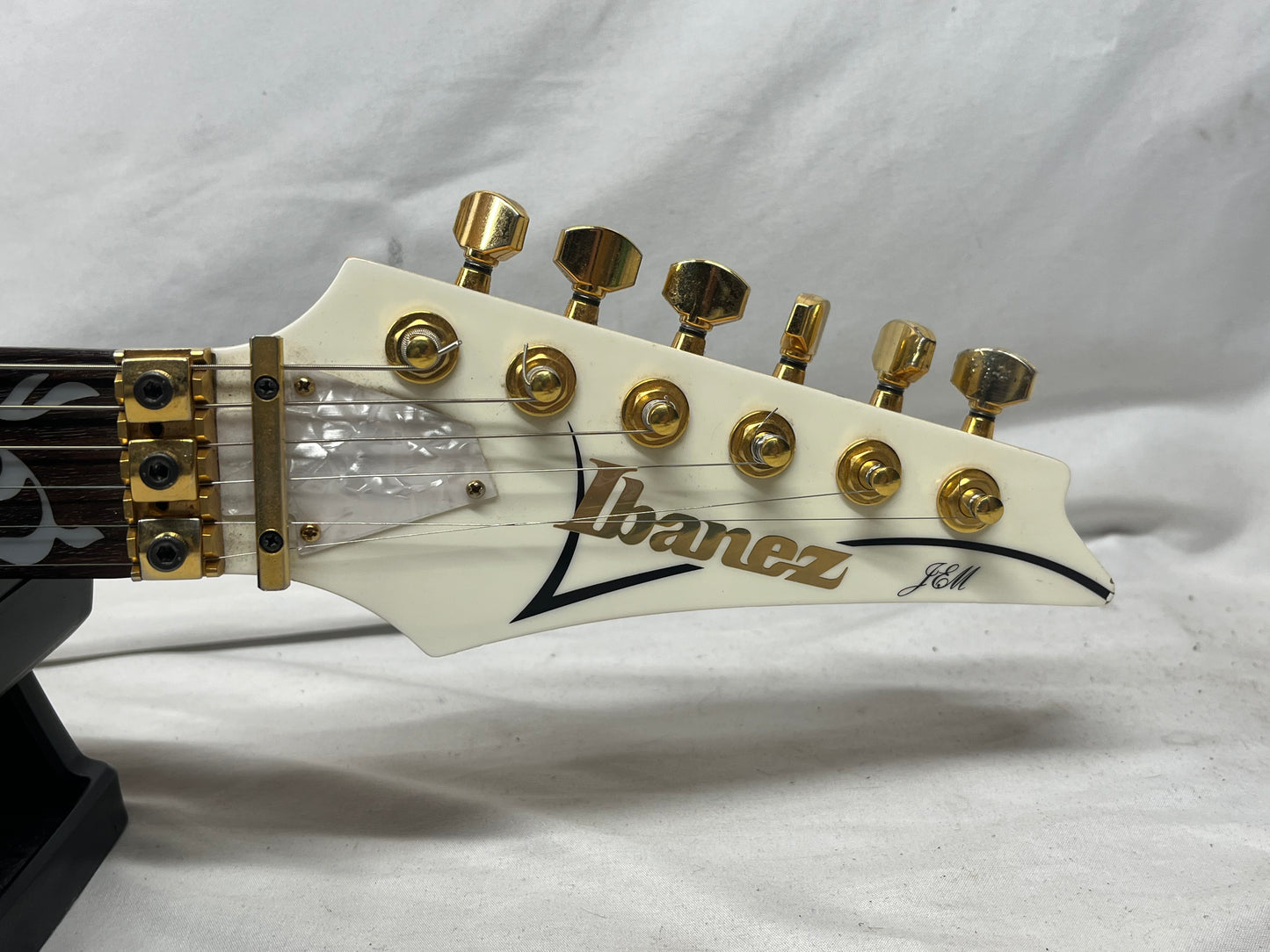 Ibanez JEM7V Prestige Steve Vai Signature HSH Electric Guitar with Hard Case - White