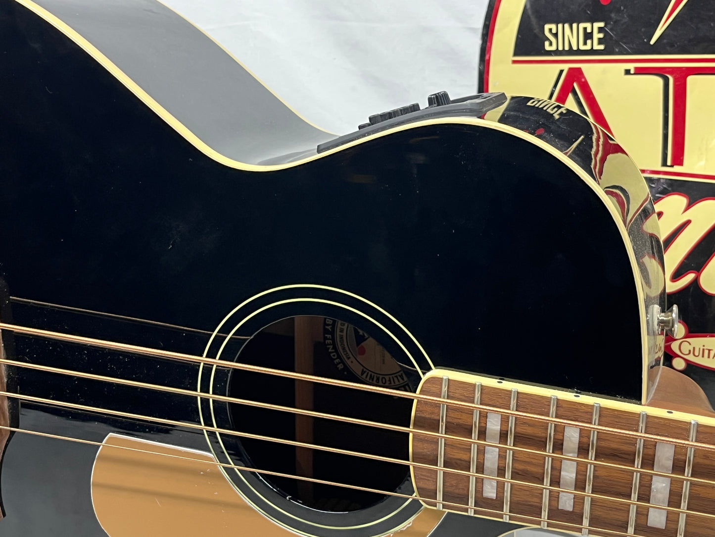 Fender Kingman V2 Acoustic Bass Guitar