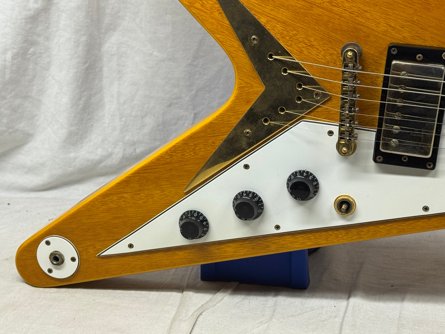 Epiphone EGV2KOGH1 '58 1958 Korina Flying V Guitar with Case 2009
