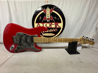 Fender Limited Edition '94 American Special Stratocaster Guitar with Case 1994 - Lipstick Red / Maple neck