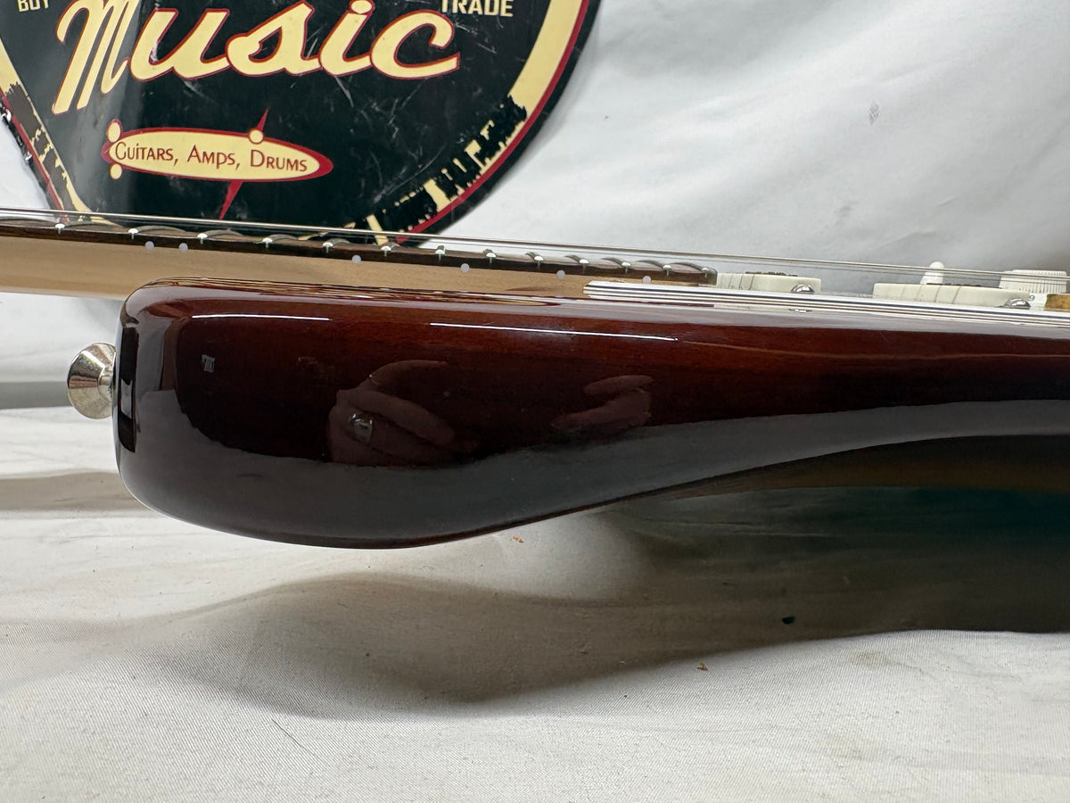 Fender American Deluxe Stratocaster with Maple Fretboard 2004 - 2010 - 3-Color Sunburst