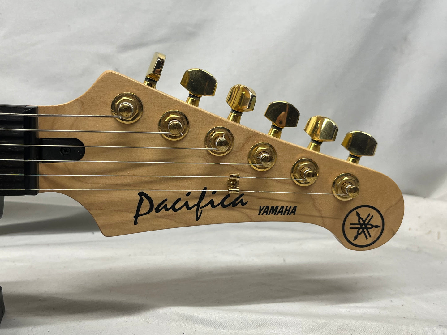 Yamaha Pacifica 302-S Singlecut Electric Guitar
