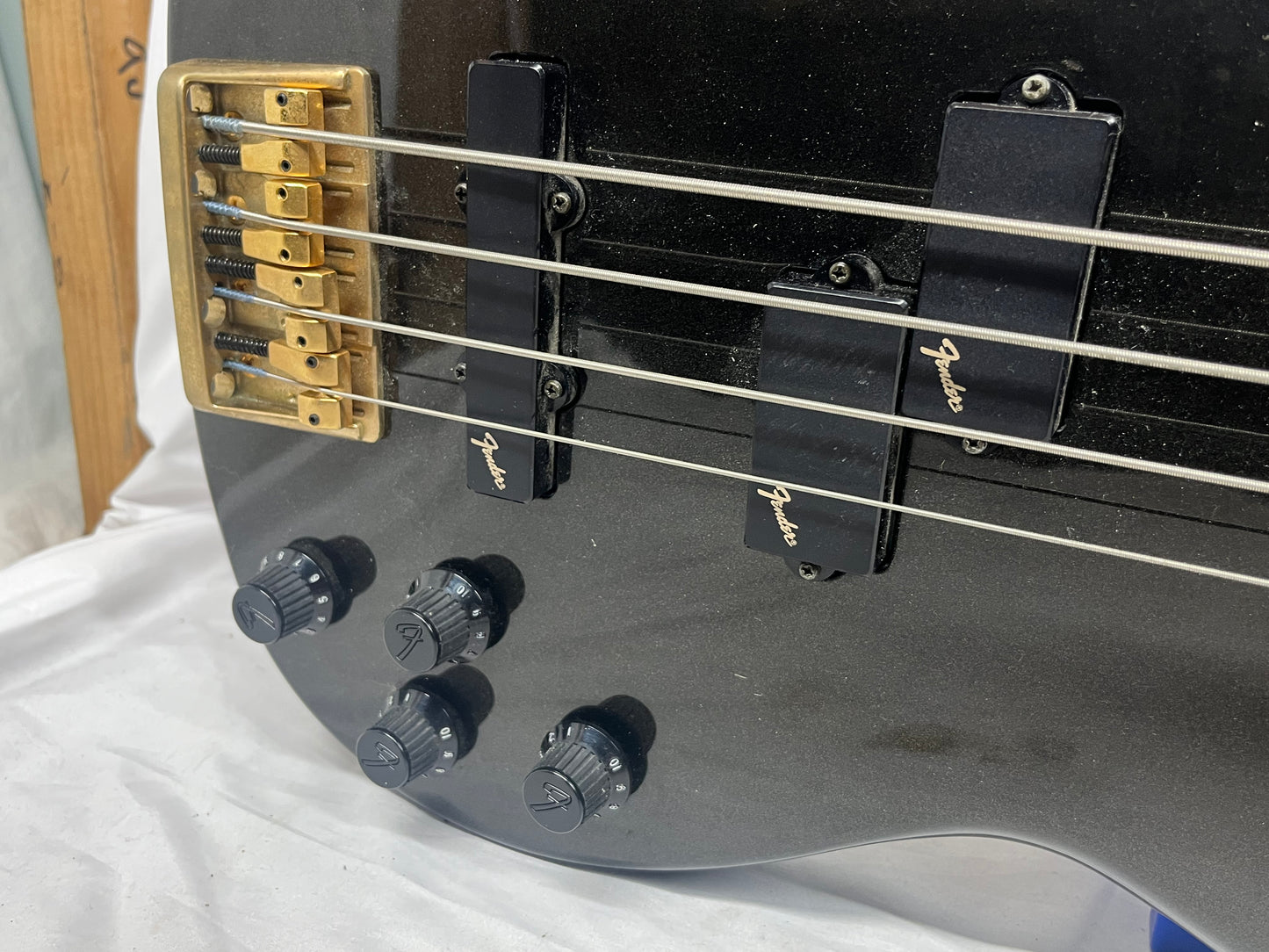 Fender Precision Bass P-Bass Lyte 4-String Electric Bass with Hard Case MIJ - Made in Japan