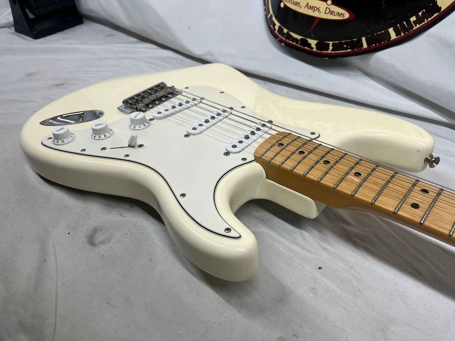Fender Classic Series '70s Stratocaster strat Electric Guitar MIM - Made in Mexico - Olympic White