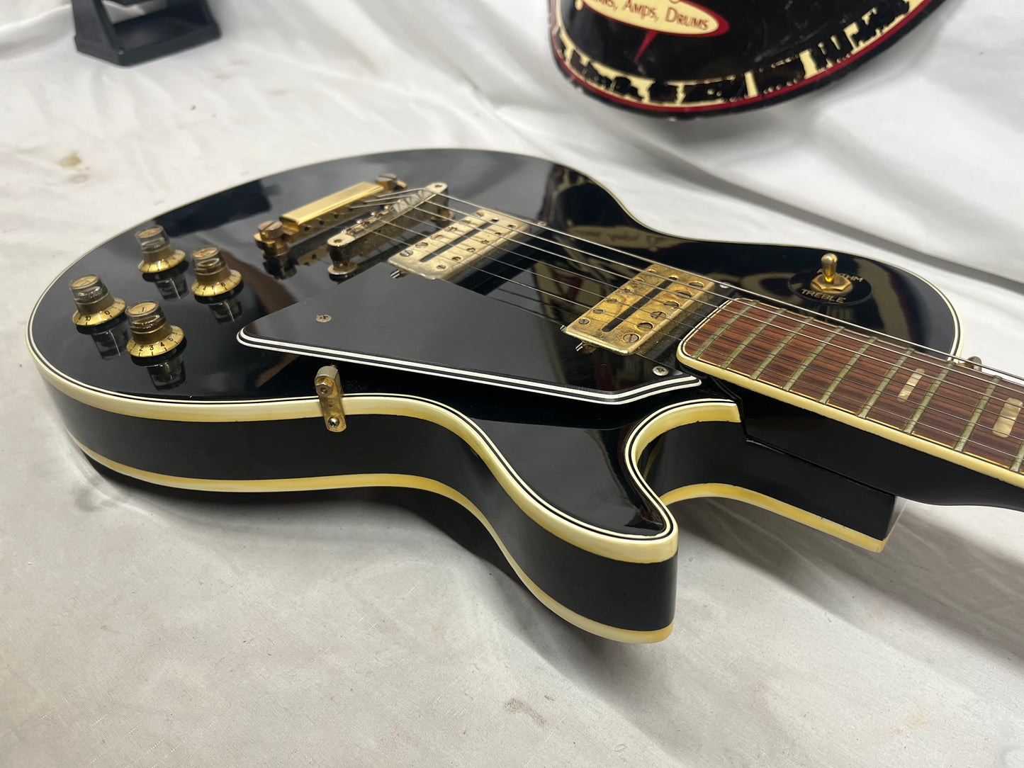 Univox Singlecut LP-Style Electric Guitar with Case