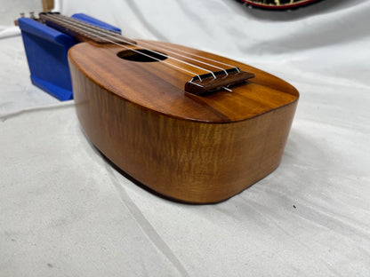 Kamaka Pineapple Soprano Ukulele with Case - SPLIT IN BACK OF BODY