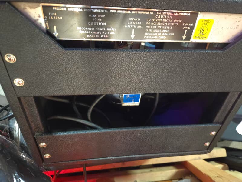 Fender Bronco 6-Watt 1x8" Guitar Combo - Image 2